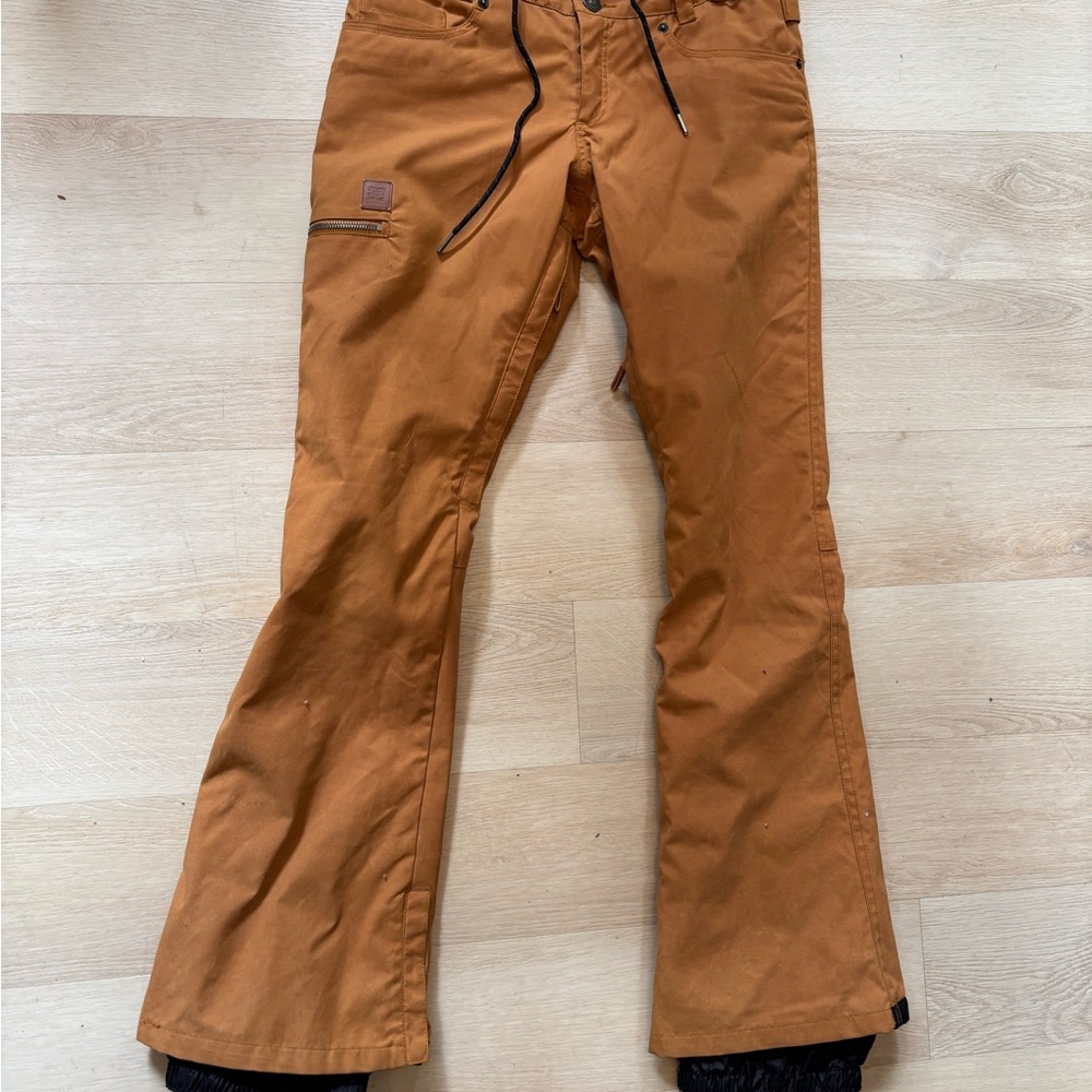 DC 15k waterproofing women’s snowboard pants size small
